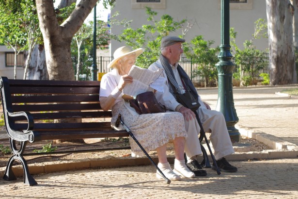 old-couple-in-park
